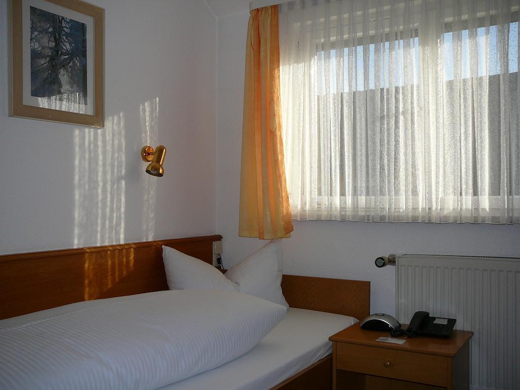 Hotel Garni Schmid Neu-Ulm Quarto foto
